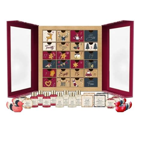 Tematická fotografia: Rozbalený kozmetický adventný kalendár s rôznymi beauty produktmi