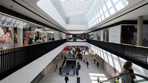 ilustračné foto: nákupné centrum alebo supermarket počas sviatkov