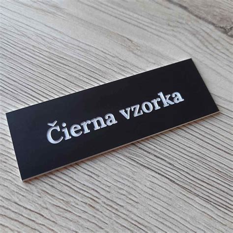 Moderná interpretácia Ježiša klopajúceho na dvere bytu