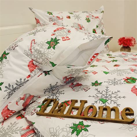 Vianočné obliečky na vankúše s tradičnými motívmi a textilnými dekami