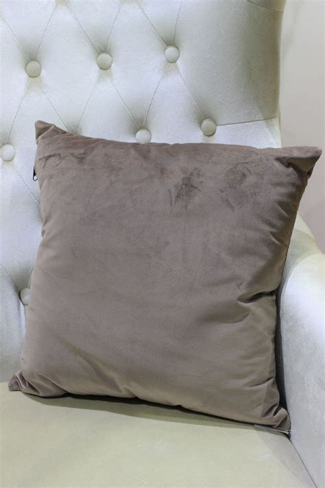 Dekoračný vankúš v tvare perníčka a ďalšie sviatočné obliečky