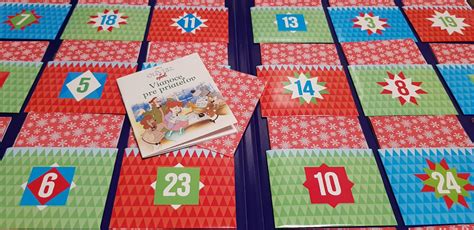 Otvorený Disney adventný kalendár s drobnými knižkami