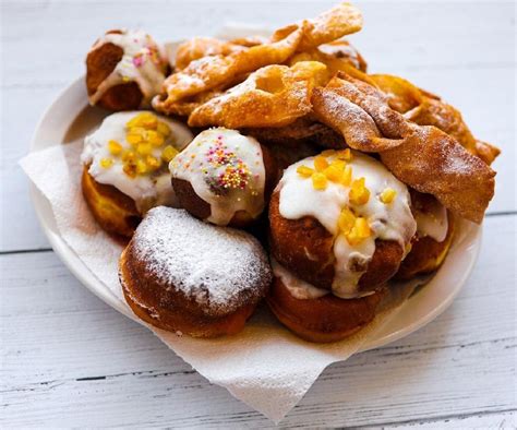 Pączki a Faworki na tanieri