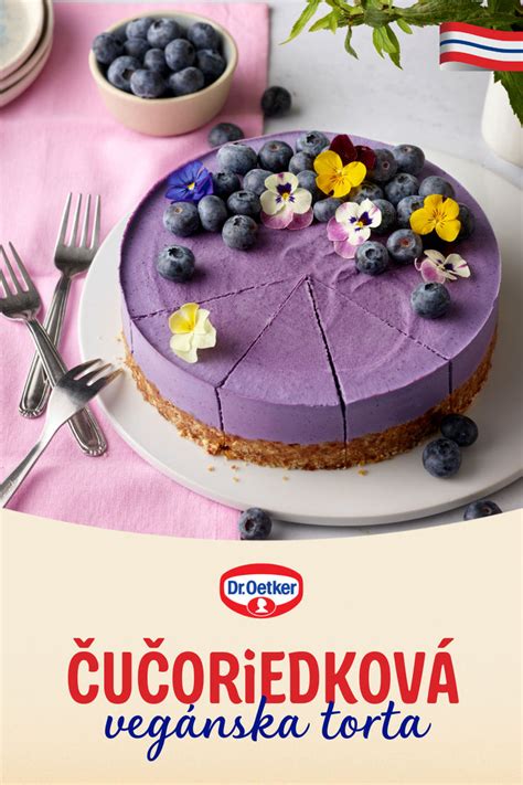 Slávnostná torta s detailným zdobením jedlými kvetmi
