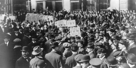 Ilustrácia: Robotníci na protestoch v Chicagu v roku 1886