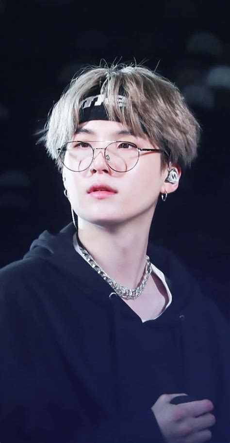 Portrét rapera Suga z BTS