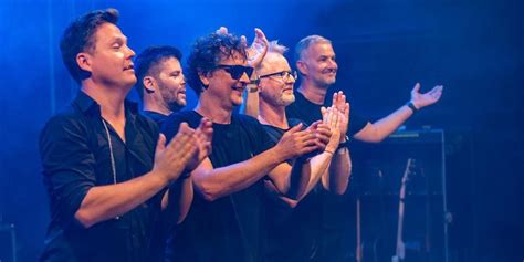 Tematické foto: Publikum tlieska a teší sa na gospelovom koncerte