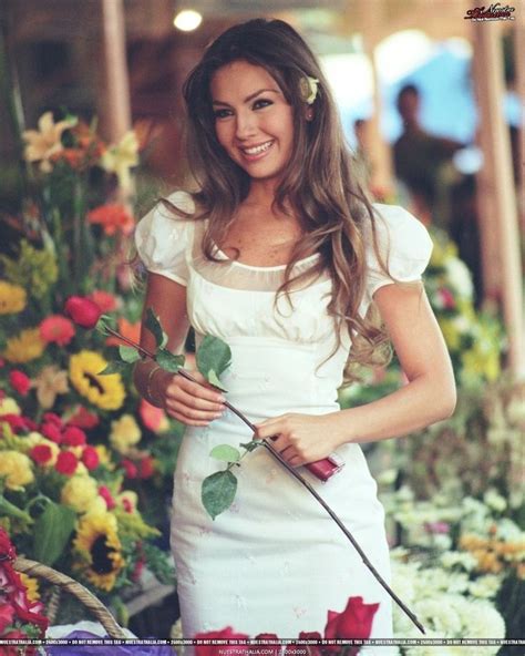 Tematické foto: Thalía ako Rosalinda v kvetinárstve