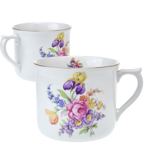 Ilustračná fotografia elegantnej porcelánovej polievkovej misy s jemným kvetinovým dekorom a zlatou linkou.