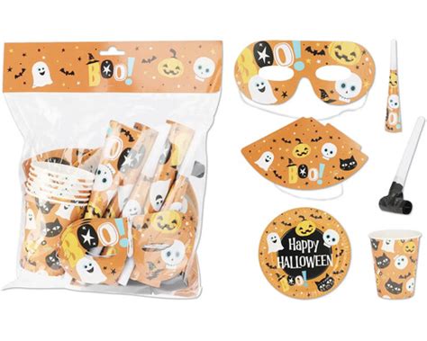 Tematická ilustrácia s rôznymi Halloweenskymi maskami a dekoráciami na párty