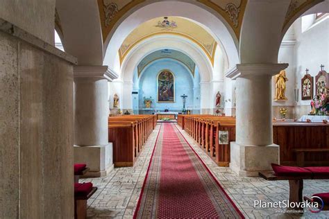 Ilustračná fotografia interiéru kostola.