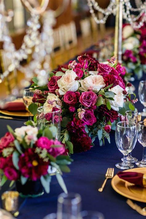 Ukážka kvetinovej výzdoby svadobného stola