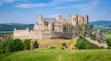 Ilustračné foto hradu Beckov