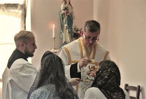Záber na novomanželov Borisa Vlhu a Simonu Jágerskú v priestoroch ich bistra v Liptovskom Mikuláši.