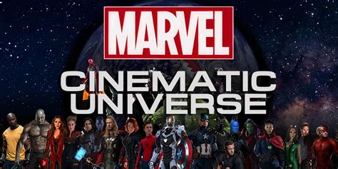 Skupinová fotografia hercov a tvorcov Marvel Cinematic Universe z 10-ročného jubilea