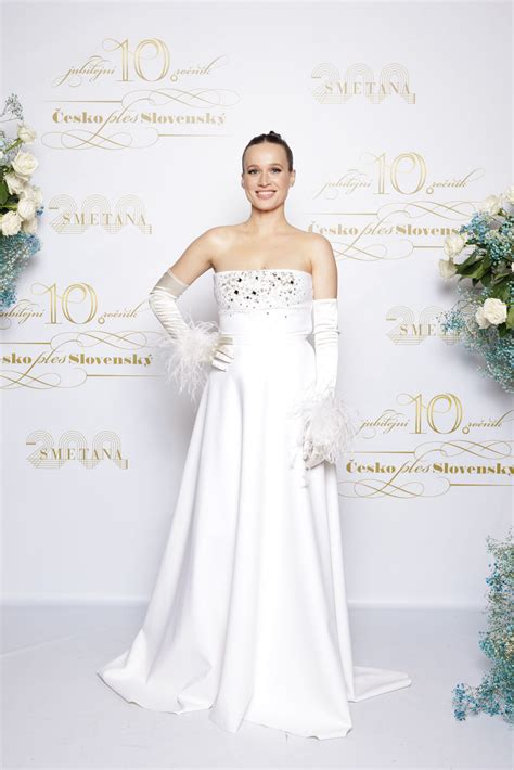 Tematická fotografia: speváčka Kristína Peláková v svadobných šatách