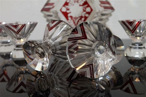 Detail brúseného krištáľového skla s odleskami