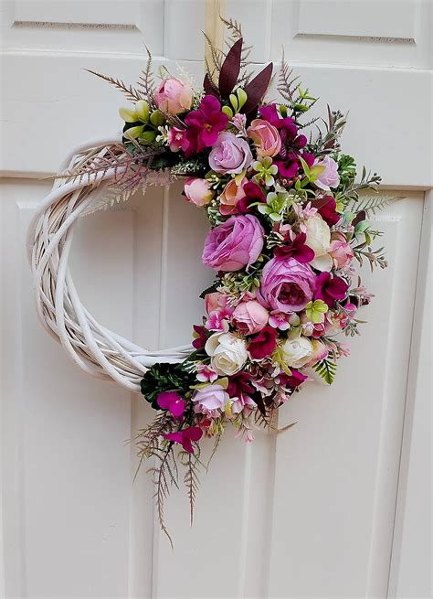 Ručne vyrobený kvetinový veniec