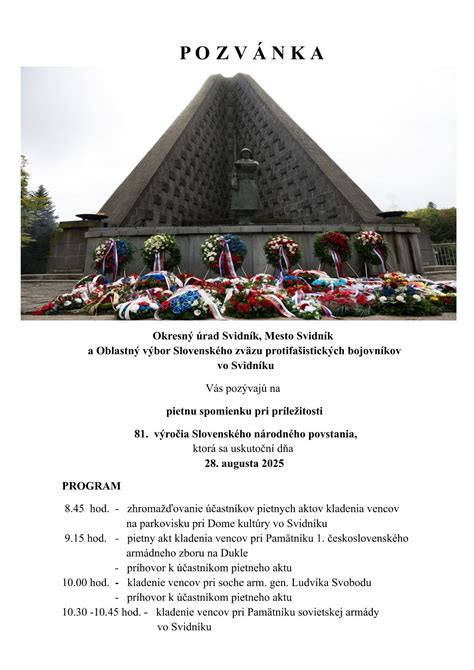 Fotografia z pietneho aktu kladenia vencov pri buste Štefana Moysesa v Rožňave.