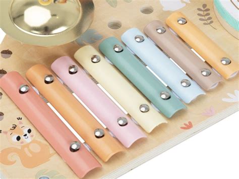 Detský hudobný pultík a farebné knižky pre najmenších.