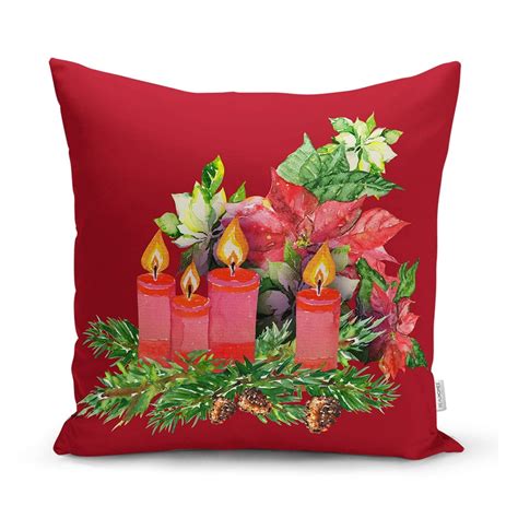 Detailný záber na vianočnú tortu zdobenú jedlým obrázkom s vianočným motívom