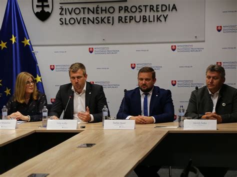 Účastníci konferencie o žurnalistike