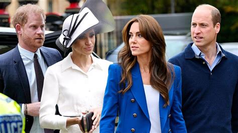 Princ Harry a Meghan Markle počas sprievodu v koči