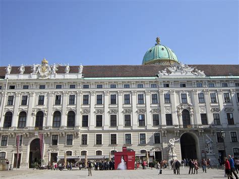 Architektonický plán komplexu Hofburg s vyznačenými krídlami