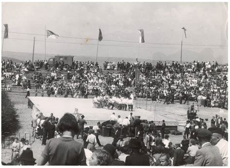 Schéma areálu amfiteátra vo Východnej s označením hlavnej scény a remeselných dvorov