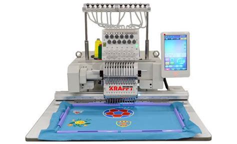 Koláž rôznych hobby potrieb ako vyšívacie sady, pletacie stroje a záhradnícke náradie.