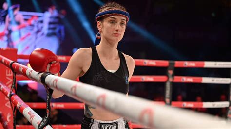 Portrét Moniky Chochlíkovej v boxerskom postoji