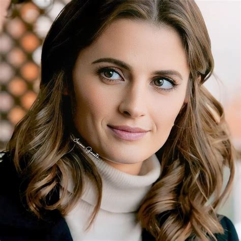 Portrétna fotografia herečky Stany Katic v úlohe detektívky Kate Beckett