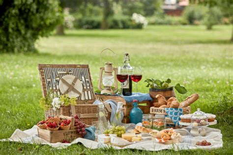 Tematické foto: romantický piknik v prírode