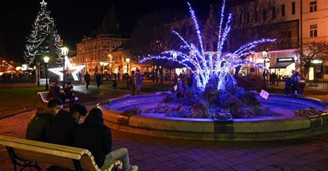 Fotografia z Adventného povečeria na Galambe - vianočná výzdoba a stretnutie ľudí