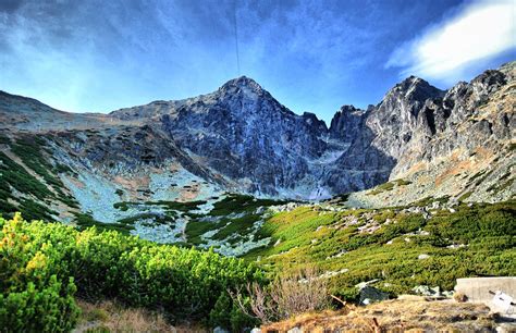 Panoramatický pohľad na Tatranskú Lomnicu a Lomnický štít