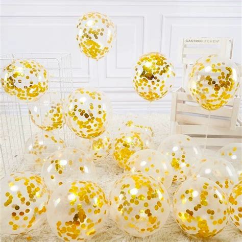 Obrázok konfetového dela v akcii so zlatými konfetami