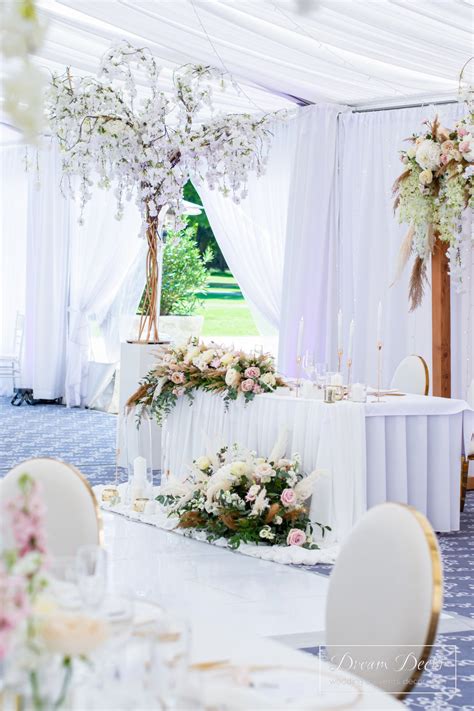 Detaily svadobnej výzdoby a aranžmán kvetov