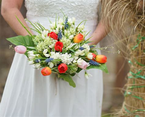 Svadobná kytica s tulipánmi a inými kvetmi