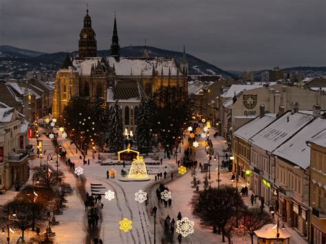 Nádherne osvetlené ulice Tokia počas vianočného obdobia