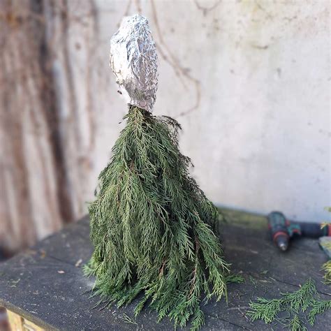 Ilustratívna schéma alebo fotografia s postupom výroby vianočného škriatka
