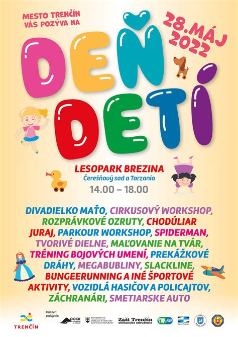 Deti zabávajúce sa s animátormi na detskej oslave