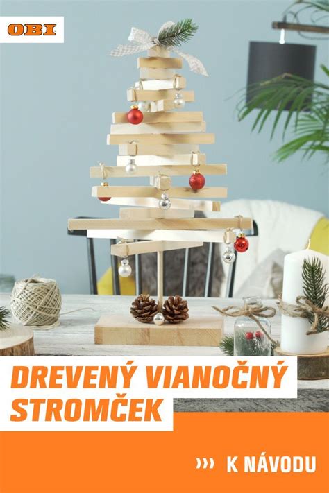 Schéma zostavenia vianočného stromčeka z drevených odrezkov a kôry.