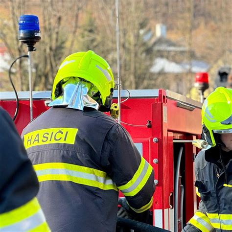 Ilustračná fotografia hasičov pri práci alebo symbolické zobrazenie pomoci