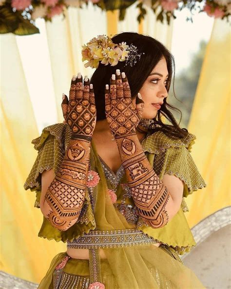 Detail mehndi na rukách indickej nevesty