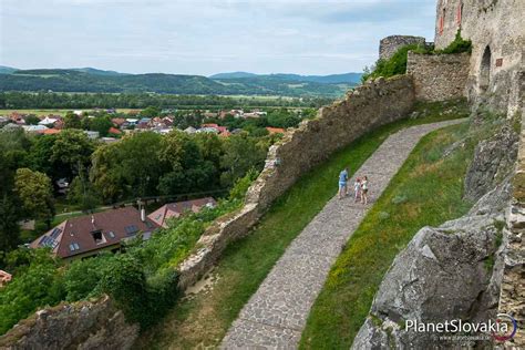 Panoramatický výhľad z hradu Beckov