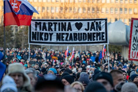 Záber na zaplnené námestie počas spomienkového zhromaždenia za Jána Kuciaka a Martinu Kušnírovú
