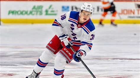 Adam Sýkora v drese Rangers oslavuje gól