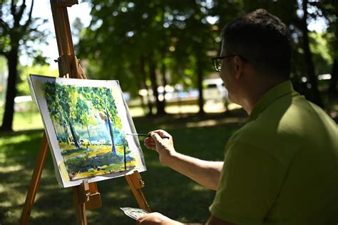 ilustračné foto: lepenie polovíc anjela