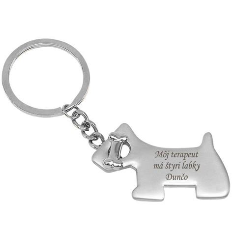 Rôzne typy príveskov na kľúče, vrátane personalizovaných, s rôznymi motívmi a materiálmi