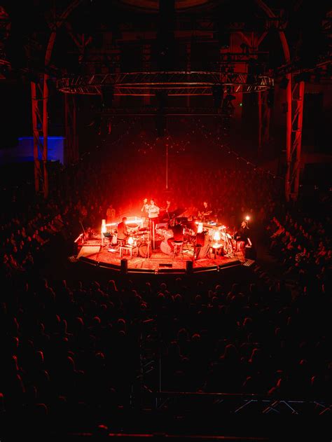 Návrh 360-stupňového pódia pre koncert